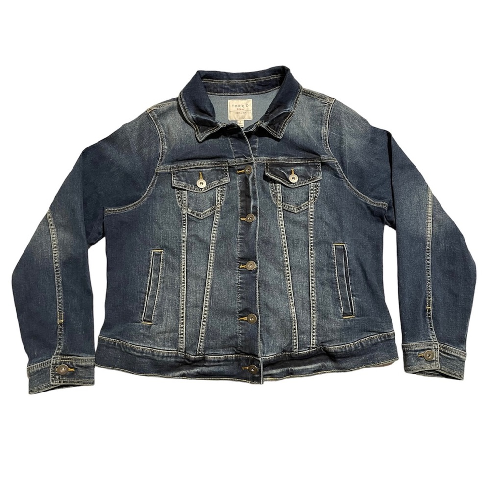 Torrid Women's Blue Medium Wash Long Sleeve Denim Trucker Jacket Size 1X 14-16